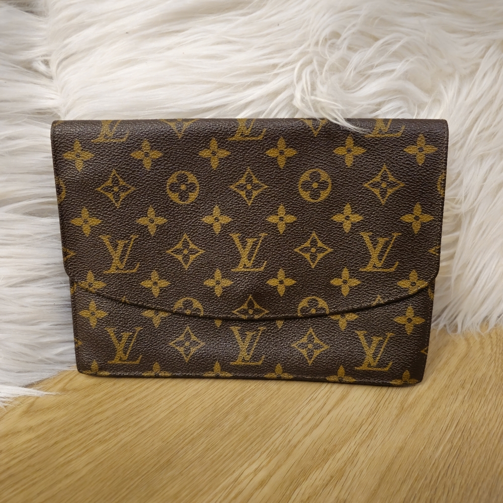 SOLD ☢️ Authentic Louis Vuitton pochette rabat